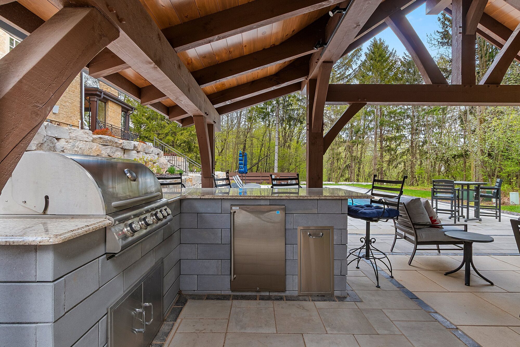 Outdoor kitchen and bar